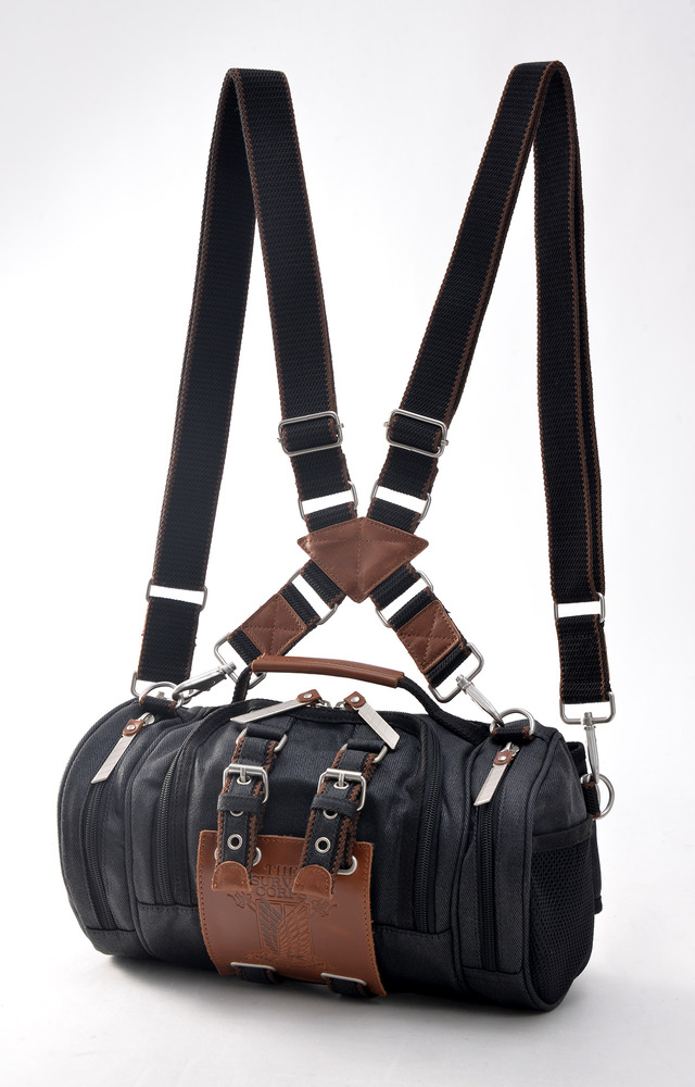 「立体機動ポーチ 4wayバッグ 進撃の巨人モデル」縦(C)諌山創／講談社