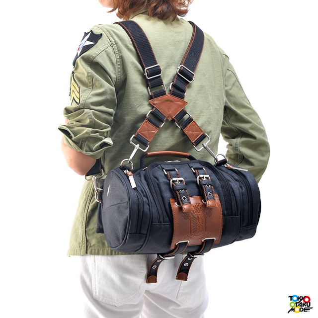 「立体機動ポーチ 4wayバッグ 進撃の巨人モデル」使用イメージ(C)諌山創／講談社