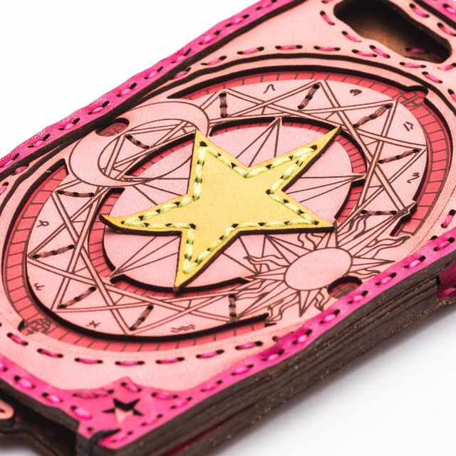 「OJAGA DESIGN カードキャプターさくら [さくらカード] iPhone7/8 ケース」22,680円（税込）(C)CLAMP・ST・講談社/NHK・NEP