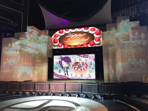 「バースデーフォトスポット」(C)Ｔ－ＡＲＴＳ / syn Sophia / テレビ東京 / IPP製作委員会