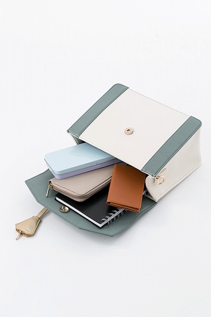 玄奘三蔵 モデル バッグ(C)峰倉かずや・一迅社／最遊記RB PROJECT