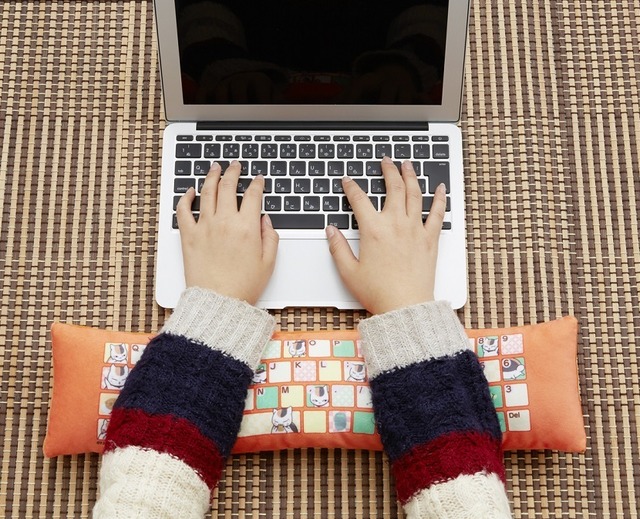 「夏目友人帳 PCクッション ニャンコ先生」アームレスト5,616円（税込/送料・手数料別途）(C)緑川ゆき・白泉社／「夏目友人帳」製作委員会