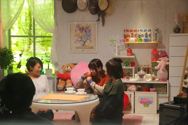 【収録オフショット】“料理回”で二人のエプロン選び 「水瀬いのりと大西沙織のPick Up Girls」第6回