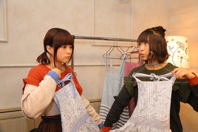 【収録オフショット】“料理回”で二人のエプロン選び 「水瀬いのりと大西沙織のPick Up Girls」第6回