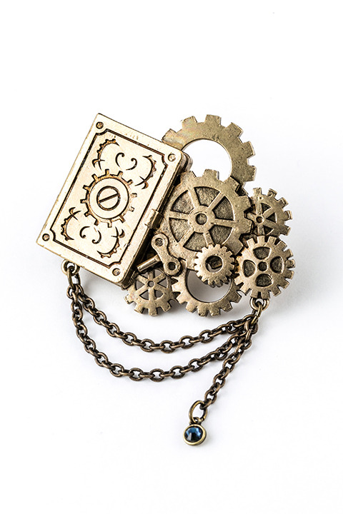 『アイドリッシュセブン』コラボレーション 和泉一織モデルブローチ（税別1,980円）(C)アイドリッシュセブン