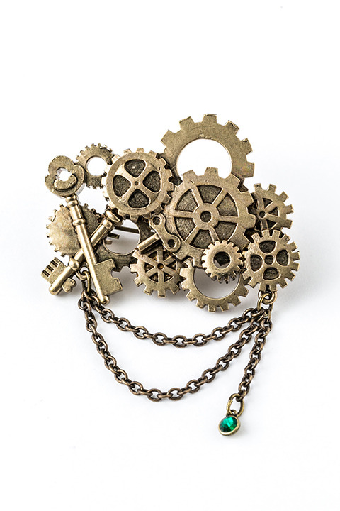 『アイドリッシュセブン』コラボレーション 二階堂大和モデルブローチ（税別1,980円）(C)アイドリッシュセブン