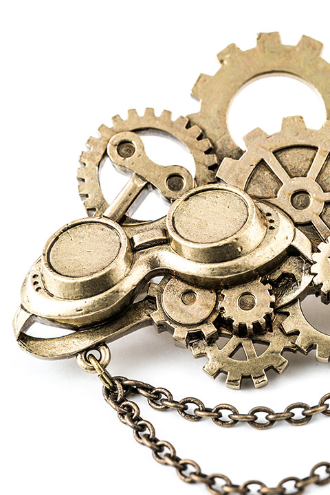 『アイドリッシュセブン』コラボレーション 四葉環モデルブローチ（税別1,980円）(C)アイドリッシュセブン