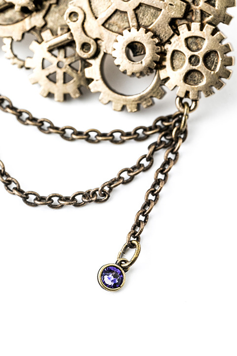 『アイドリッシュセブン』コラボレーション 逢坂壮五モデルブローチ（税別1,980円）(C)アイドリッシュセブン