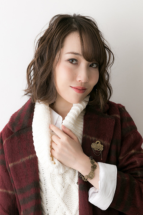 『アイドリッシュセブン』コラボレーション 七瀬陸モデル着用（ブレスレット&ブローチ）(C)アイドリッシュセブン