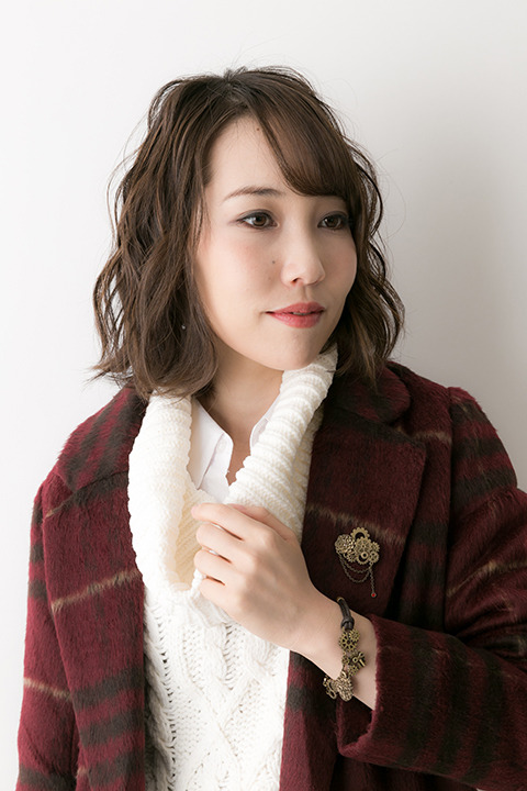 『アイドリッシュセブン』コラボレーション 七瀬陸モデル着用（ブレスレット&ブローチ）(C)アイドリッシュセブン