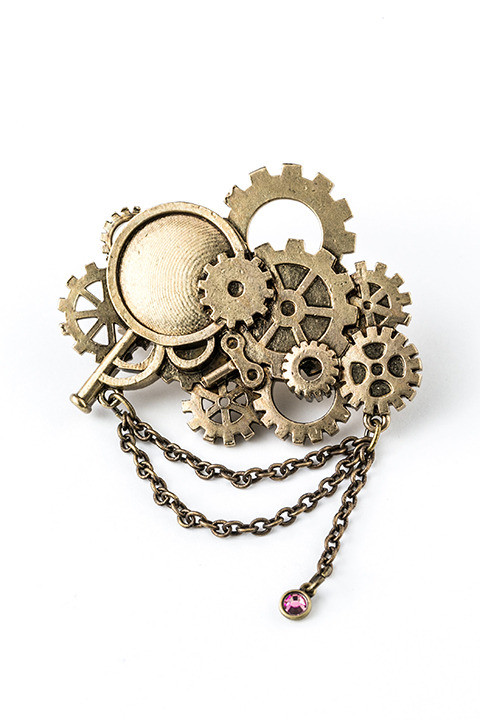 『アイドリッシュセブン』コラボレーション 九条天モデルブローチ（税別1,980円）(C)アイドリッシュセブン