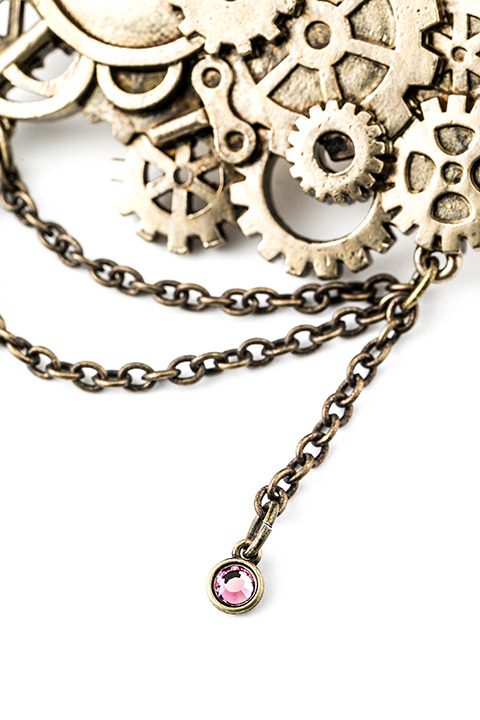 『アイドリッシュセブン』コラボレーション 九条天モデルブローチ（税別1,980円）(C)アイドリッシュセブン