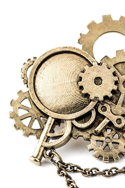 『アイドリッシュセブン』コラボレーション 九条天モデルブローチ（税別1,980円）(C)アイドリッシュセブン