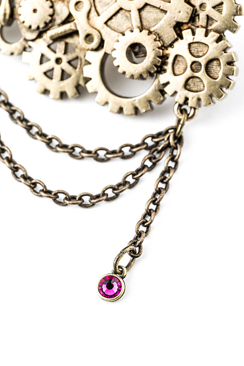 『アイドリッシュセブン』コラボレーション 百モデルブローチ（税別1,980円）(C)アイドリッシュセブン