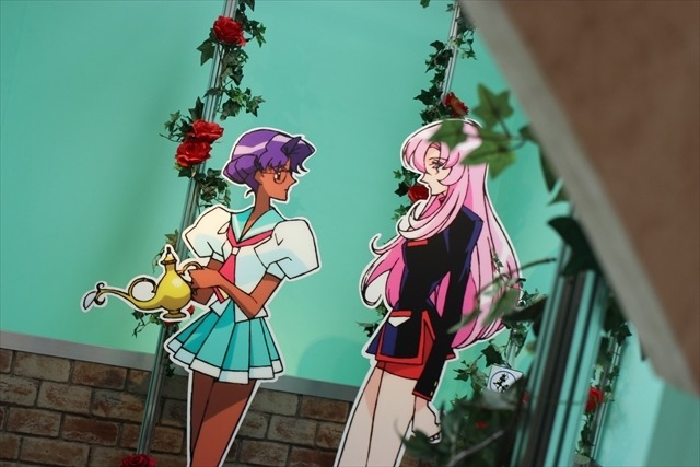 「少女革命ウテナ」原画など450点並ぶ記念展、薔薇に囲まれた撮影スポットなど全てが華麗