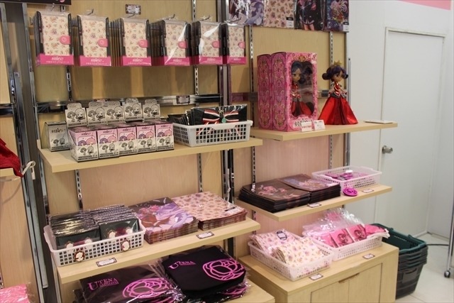 「少女革命ウテナ」原画など450点並ぶ記念展、薔薇に囲まれた撮影スポットなど全てが華麗