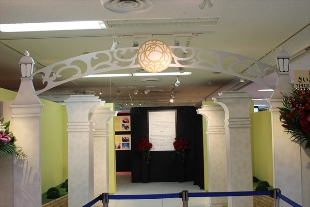 「少女革命ウテナ」原画など450点並ぶ記念展、薔薇に囲まれた撮影スポットなど全てが華麗