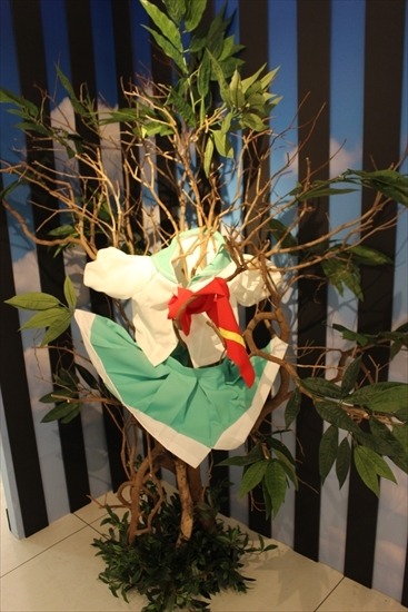 「少女革命ウテナ」原画など450点並ぶ記念展、薔薇に囲まれた撮影スポットなど全てが華麗