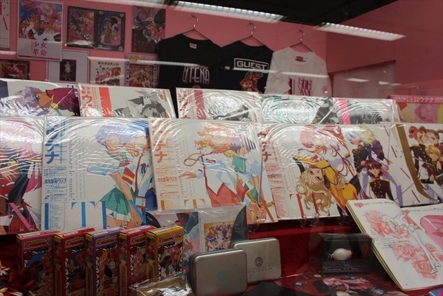 「少女革命ウテナ」原画など450点並ぶ記念展、薔薇に囲まれた撮影スポットなど全てが華麗