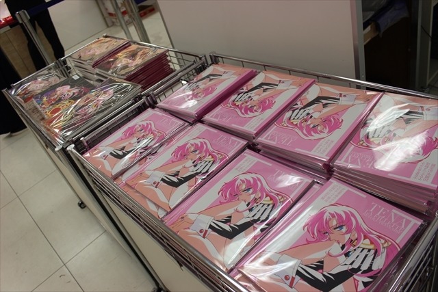 「少女革命ウテナ」原画など450点並ぶ記念展、薔薇に囲まれた撮影スポットなど全てが華麗