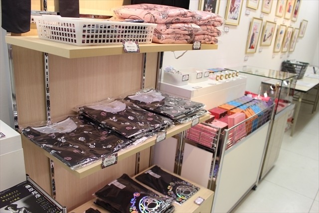 「少女革命ウテナ」原画など450点並ぶ記念展、薔薇に囲まれた撮影スポットなど全てが華麗