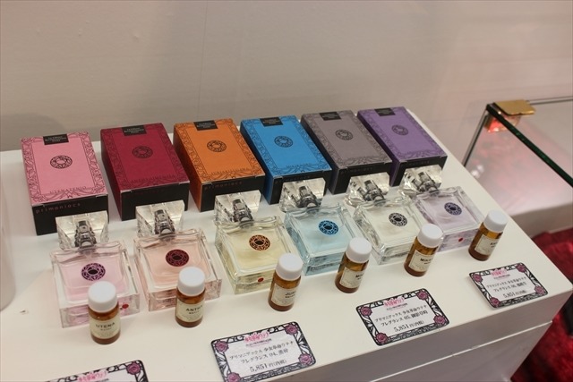 「少女革命ウテナ」原画など450点並ぶ記念展、薔薇に囲まれた撮影スポットなど全てが華麗