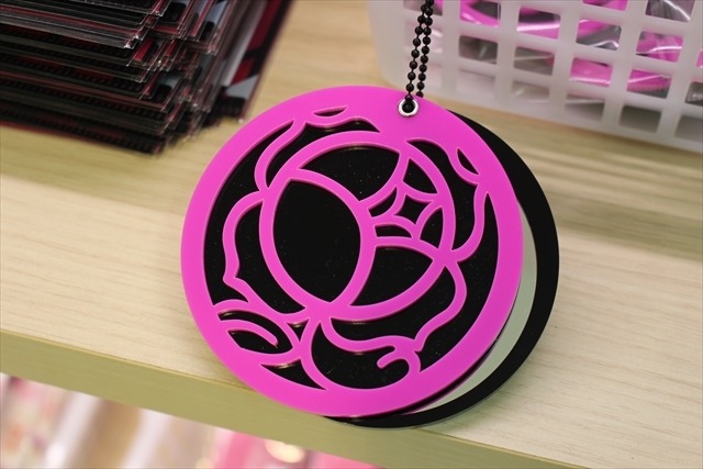 「少女革命ウテナ」原画など450点並ぶ記念展、薔薇に囲まれた撮影スポットなど全てが華麗