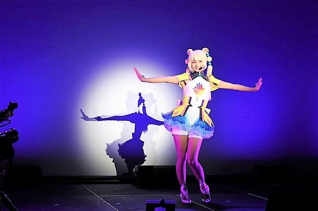 「レイヤードストーリーズゼロ」キャスト＆コスプレイヤー集結の第1話完成披露試写会レポート