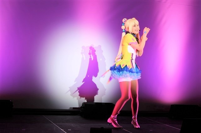 「レイヤードストーリーズゼロ」キャスト＆コスプレイヤー集結の第1話完成披露試写会レポート