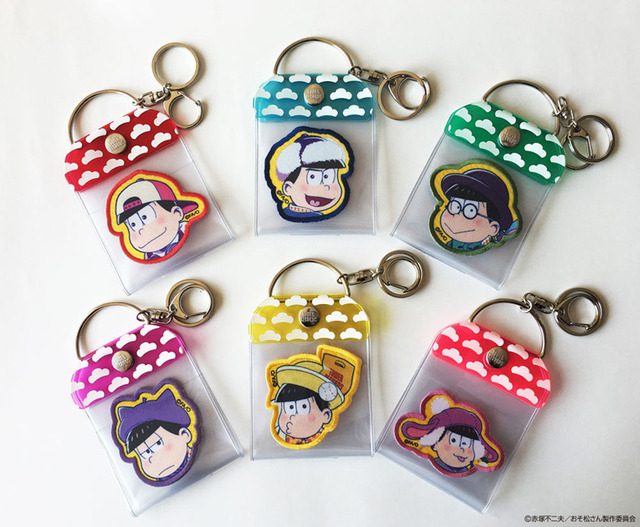 「おそ松さん×TOWER RECORDS 缶バッジキーホルダー（ワッペン付き）」各1,836円 (C)赤塚不二夫／おそ松さん製作委員会