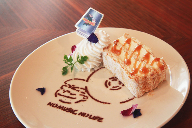 松野カラ松ニューシングル購入時、タワーレコード特典「ミルフィーユ」（価格：1,100円）(C)赤塚不二夫／おそ松さん製作委員会