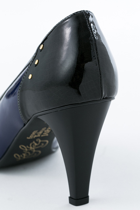 「『K RETURN OF KINGS』パンプス（伏見猿比古モデル）」14,800円（税別）(C)GoRA・GoHands／k-project