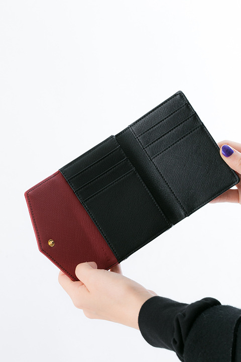 「『K RETURN OF KINGS』財布（八田美咲モデル）」8,800円（税別）(C)GoRA・GoHands／k-project