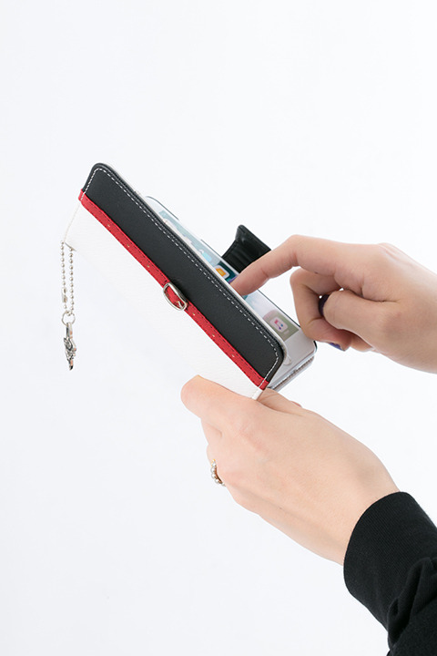 「『K RETURN OF KINGS』スマートフォンケース（八田美咲モデルモデル）」4,800円（税別）(C)GoRA・GoHands／k-project