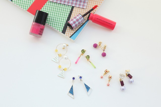 「自意識イヤリング・ピアス」(C)赤塚不二夫／おそ松さん製作委員会