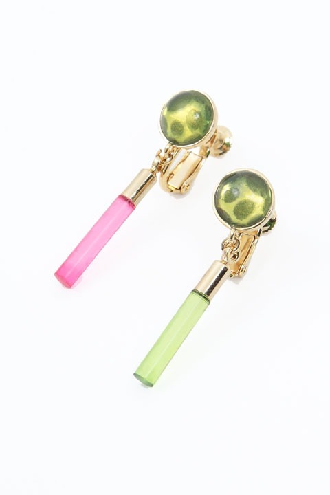 「自意識イヤリング チョロ松モデル」10,800円（税抜）(C)赤塚不二夫／おそ松さん製作委員会