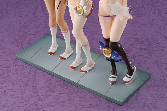 フィギュア「Fate/kaleid liner プリズマ☆イリヤ 美遊・エーデルフェルト」限定版 三姉妹台座 使用展示例(C)TYPE-MOON (C)ひろやまひろし／KADOKAWA