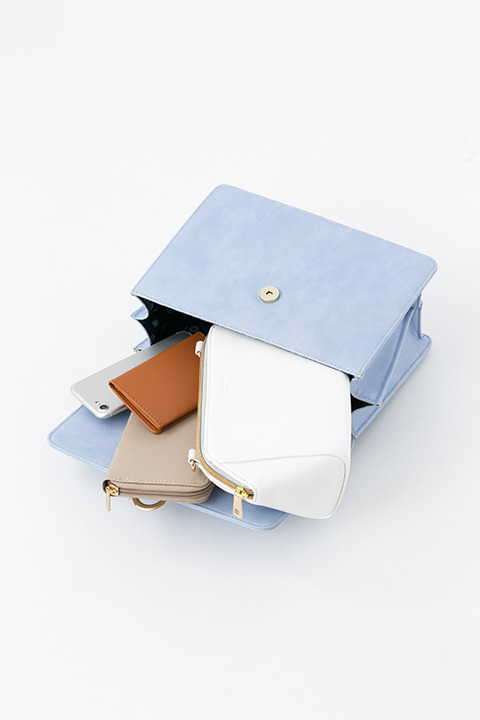 『血界戦線 & BEYOND』コラボレーション ショルダーバッグ レオナルド・ウォッチ モデル 12,800円（税別）(C)2017 内藤泰弘／集英社・血界戦線 & BEYOND製作委員会