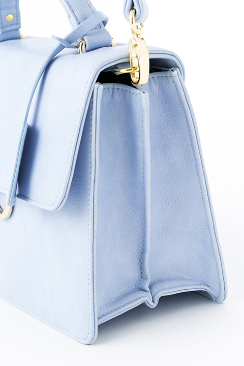 『血界戦線 & BEYOND』コラボレーション ショルダーバッグ レオナルド・ウォッチ モデル 12,800円（税別）(C)2017 内藤泰弘／集英社・血界戦線 & BEYOND製作委員会