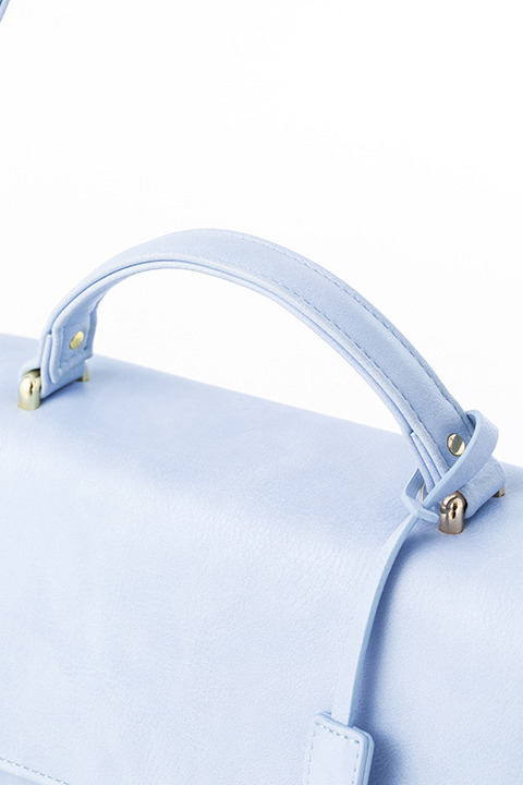 『血界戦線 & BEYOND』コラボレーション ショルダーバッグ レオナルド・ウォッチ モデル 12,800円（税別）(C)2017 内藤泰弘／集英社・血界戦線 & BEYOND製作委員会