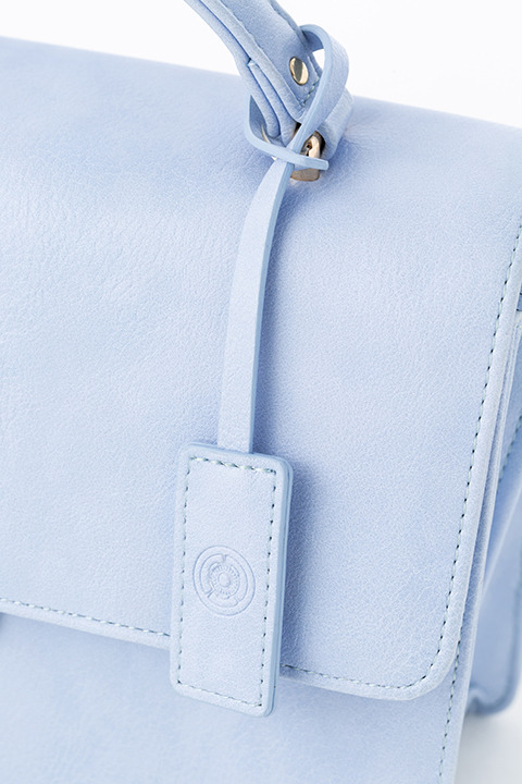 『血界戦線 & BEYOND』コラボレーション ショルダーバッグ レオナルド・ウォッチ モデル 12,800円（税別）(C)2017 内藤泰弘／集英社・血界戦線 & BEYOND製作委員会