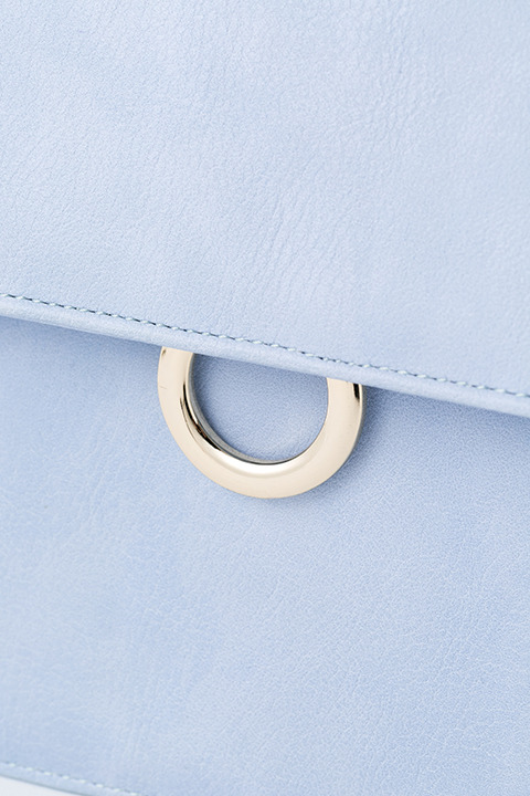 『血界戦線 & BEYOND』コラボレーション ショルダーバッグ レオナルド・ウォッチ モデル 12,800円（税別）(C)2017 内藤泰弘／集英社・血界戦線 & BEYOND製作委員会