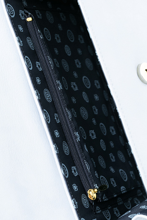 『血界戦線 & BEYOND』コラボレーション ショルダーバッグ レオナルド・ウォッチ モデル 12,800円（税別）(C)2017 内藤泰弘／集英社・血界戦線 & BEYOND製作委員会