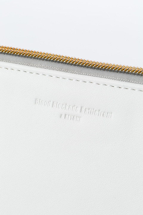 『血界戦線 & BEYOND』コラボレーション ポーチ レオナルド・ウォッチ モデル 6,500円（税別）(C)2017 内藤泰弘／集英社・血界戦線 & BEYOND製作委員会