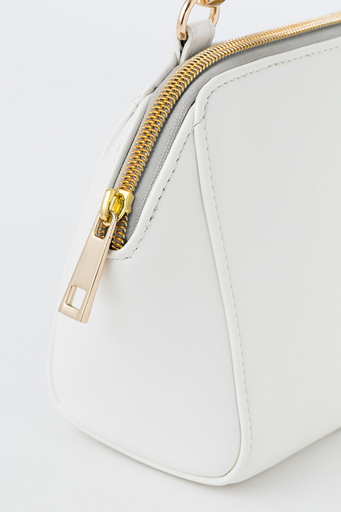 『血界戦線 & BEYOND』コラボレーション ポーチ レオナルド・ウォッチ モデル 6,500円（税別）(C)2017 内藤泰弘／集英社・血界戦線 & BEYOND製作委員会