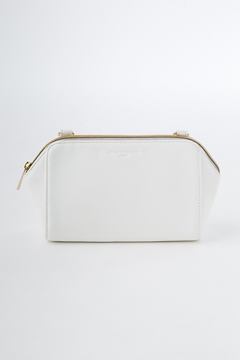 『血界戦線 & BEYOND』コラボレーション ポーチ レオナルド・ウォッチ モデル 6,500円（税別）(C)2017 内藤泰弘／集英社・血界戦線 & BEYOND製作委員会