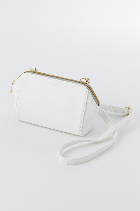 『血界戦線 & BEYOND』コラボレーション ポーチ レオナルド・ウォッチ モデル 6,500円（税別）(C)2017 内藤泰弘／集英社・血界戦線 & BEYOND製作委員会