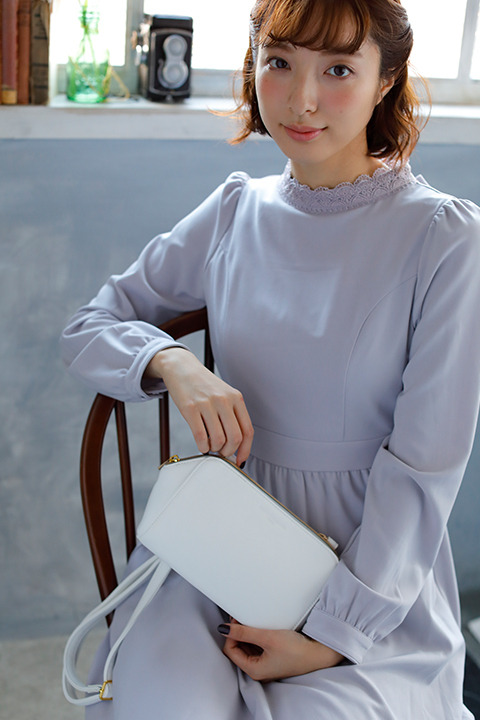 『血界戦線 & BEYOND』コラボレーション ポーチ レオナルド・ウォッチ モデル 6,500円（税別）着用イメージ(C)2017 内藤泰弘／集英社・血界戦線 & BEYOND製作委員会