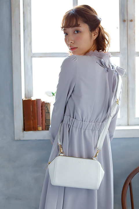 『血界戦線 & BEYOND』コラボレーション ポーチ レオナルド・ウォッチ モデル 6,500円（税別）着用イメージ(C)2017 内藤泰弘／集英社・血界戦線 & BEYOND製作委員会