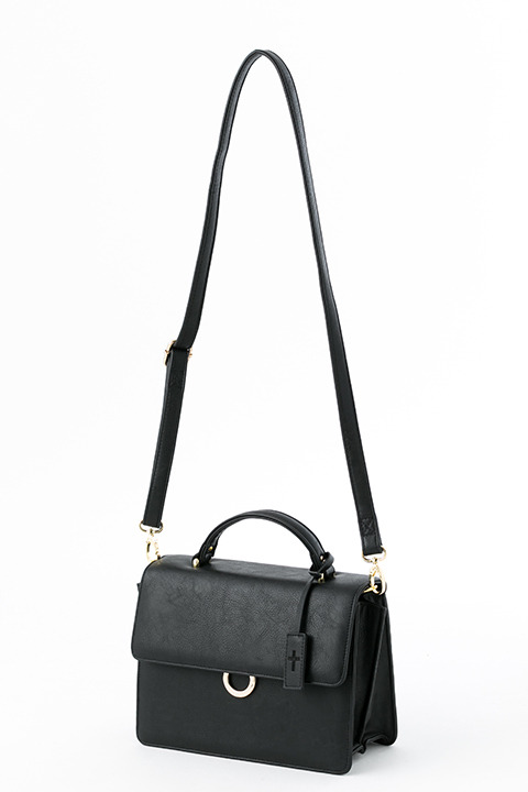 『血界戦線 & BEYOND』コラボレーション ショルダーバッグ クラウス・V・ラインヘルツ モデル 12,800円（税別）(C)2017 内藤泰弘／集英社・血界戦線 & BEYOND製作委員会